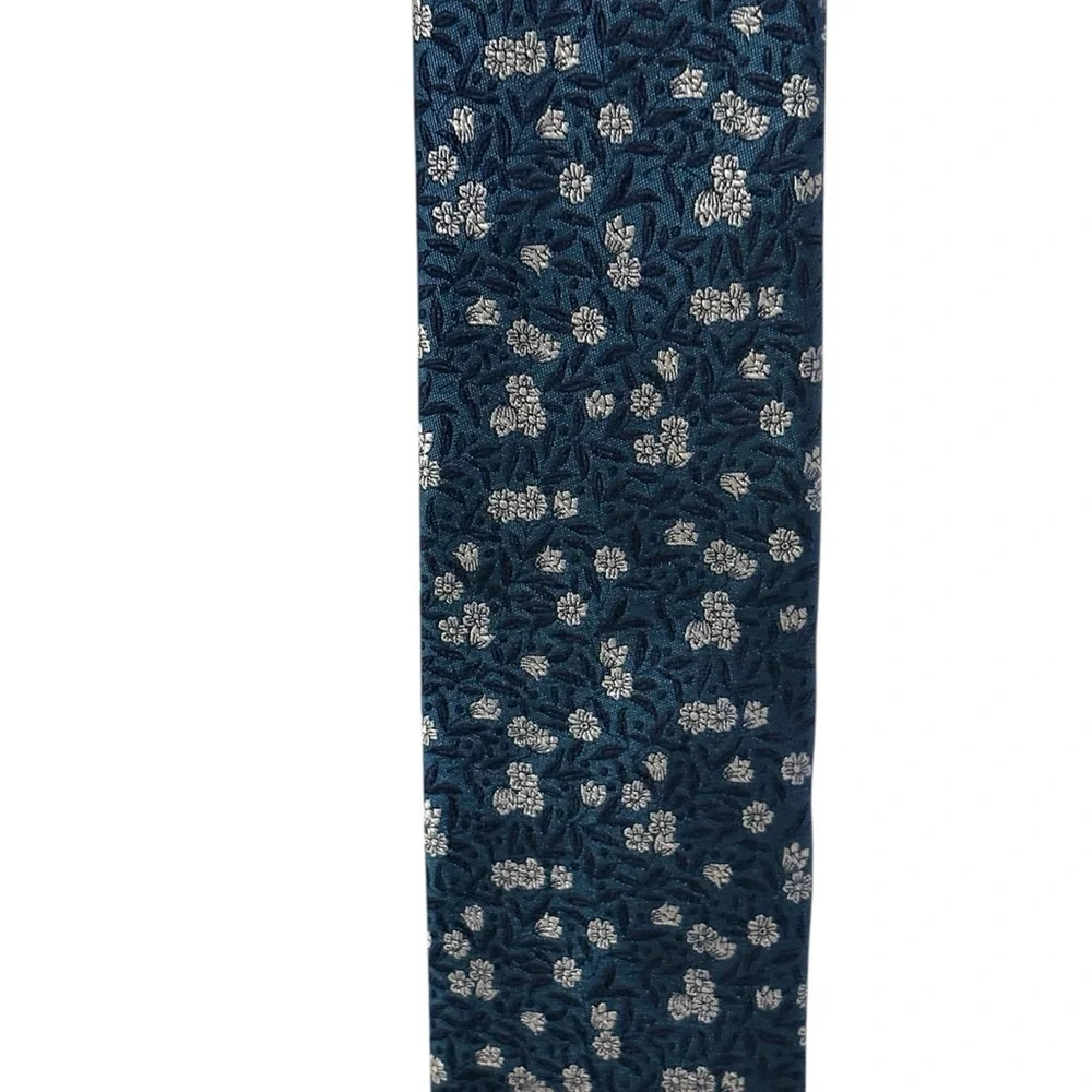 Roundtree & Yorke‎ Dark Blue Floral Tie